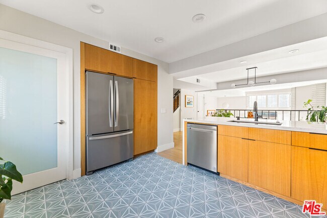 Building Photo - 4608 Glencoe Ave