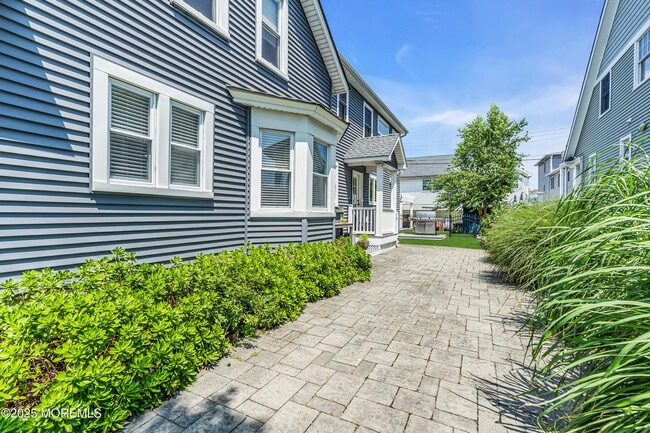 Building Photo - 306 Ocean Park Ave