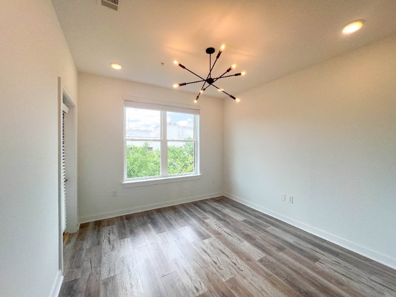 Building Photo - 525 Parkway Dr