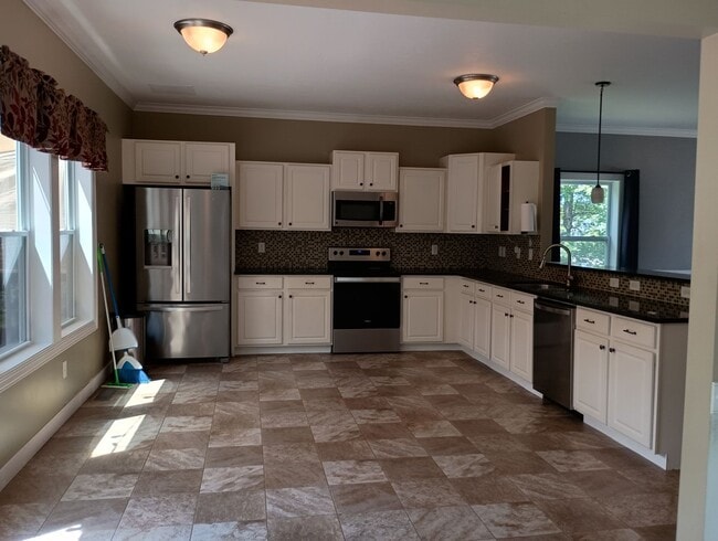Building Photo - 2211 Colbert Dr