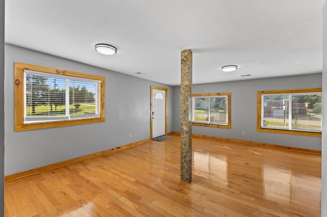 Building Photo - 102 Bacon Rd