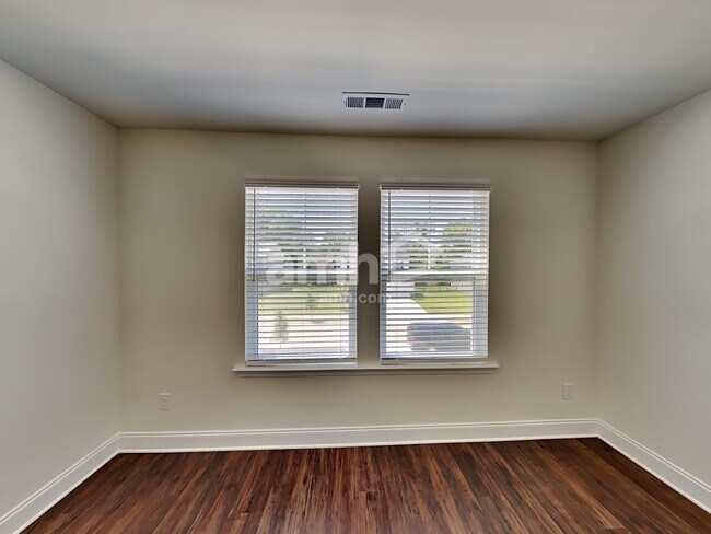 Building Photo - 5961 Hagar Vly Dr