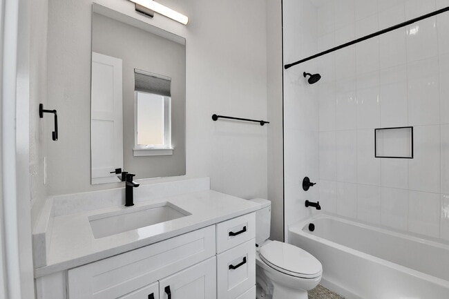 Building Photo - $2,895.00 - 2 Bed, 2.5 Bath Townhome in Prime Denver Location!