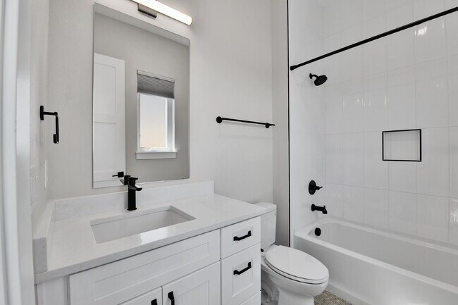 Building Photo - $3,200 - 2 Bed, 2.5 Bath Townhome in Prime...