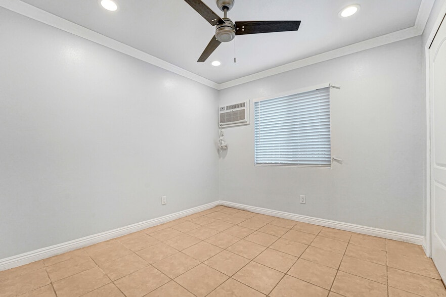 Building Photo - 400 W 109th St