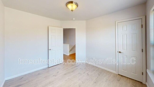 Building Photo - 33 Mallard Run Dr