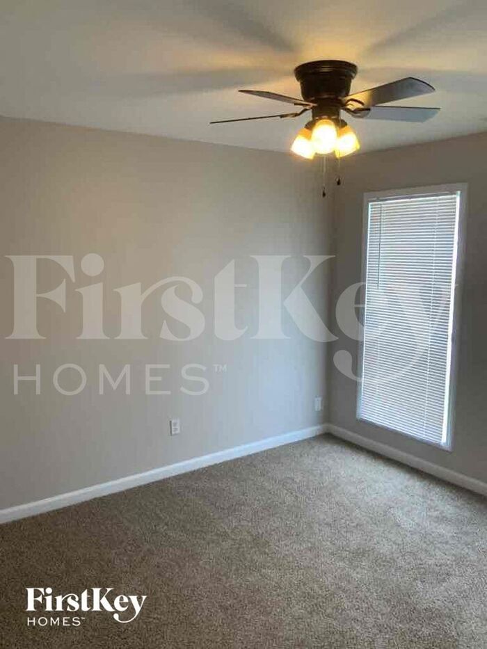 Building Photo - 3810 Riversong Dr NW