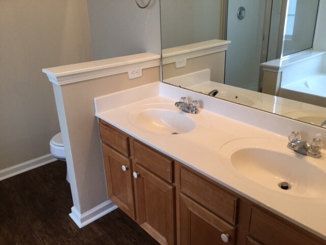 Building Photo - 5013 Springdale Dr