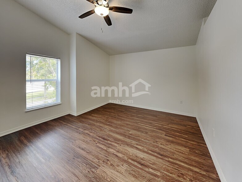 Building Photo - 10619 Opus Dr