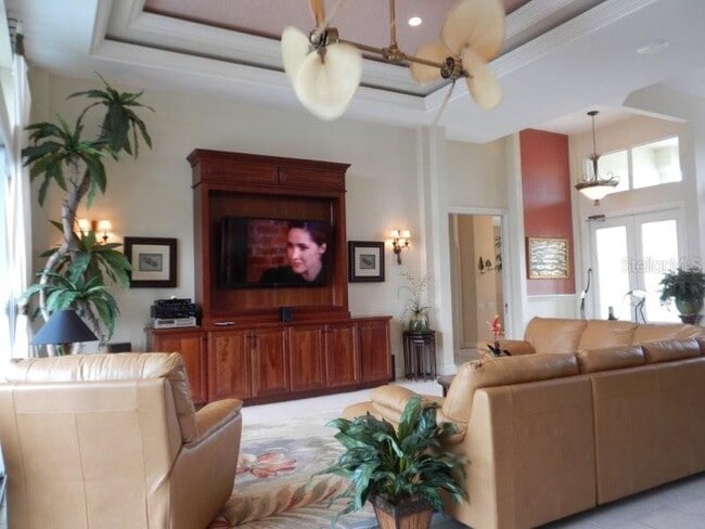 Building Photo - 811 W Henry St