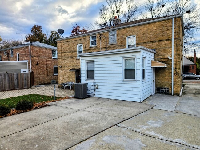 Building Photo - 3803 N Pacific Ave