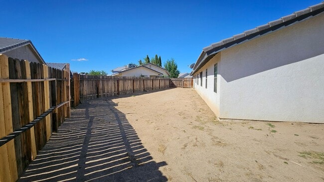 Building Photo - Beautifully Updated 3 Bedroom, 2 Bathroom Home in a Quiet Cul-de-Sac!