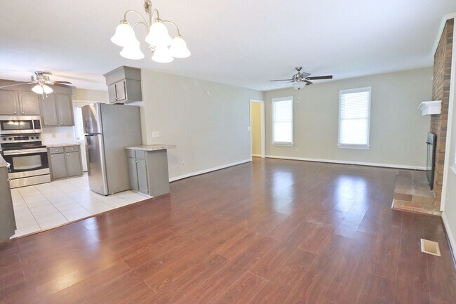 Building Photo - Charming Columbia Home Minutes to Fort Jackson!