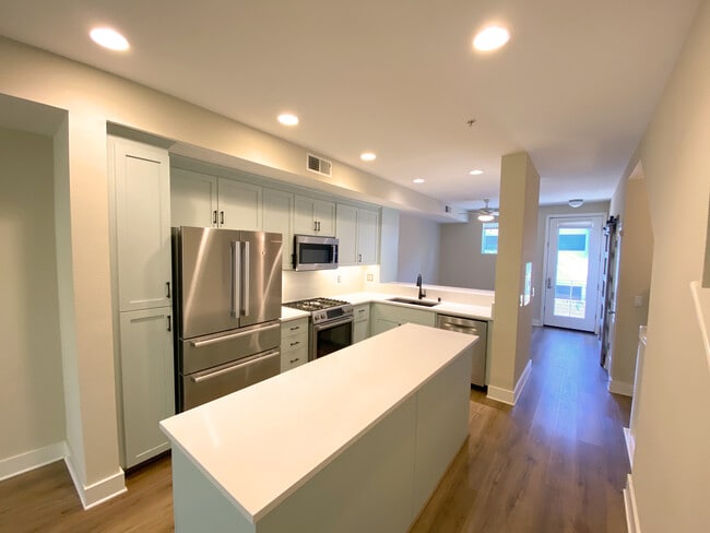 Primary Photo - 310 City Center Dr