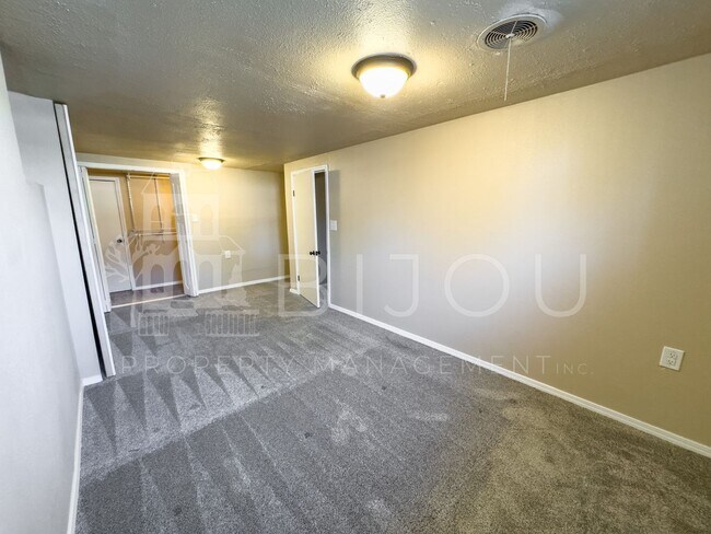 Building Photo - Downtown Ranch Home with View of Pikes Peak