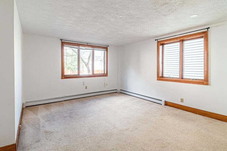 Building Photo - 166 Auburn St