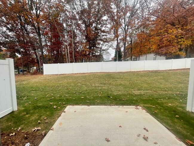 Building Photo - Charming 3-Bedroom Townhome Near Jack Alexander Blvd - APRIL MOVE IN SPECIAL