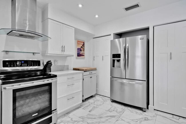 Building Photo - 2065 SW 28th Terrace