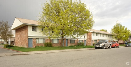 Building Photo - Lakeside Manor