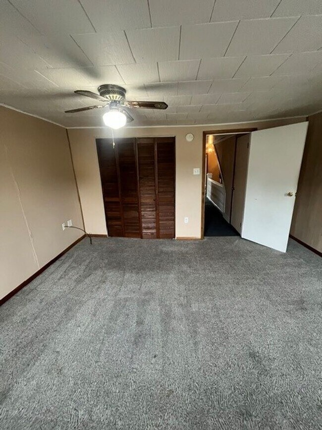Building Photo - 3 bedroom 1 bathroom