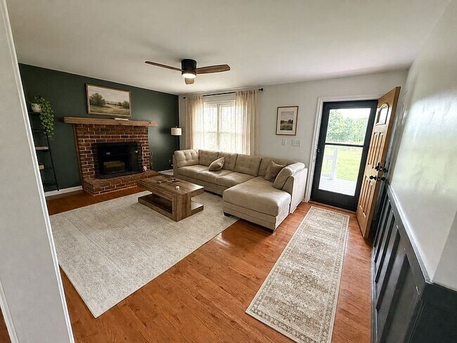 Building Photo - 1411 Holly Grove Dr