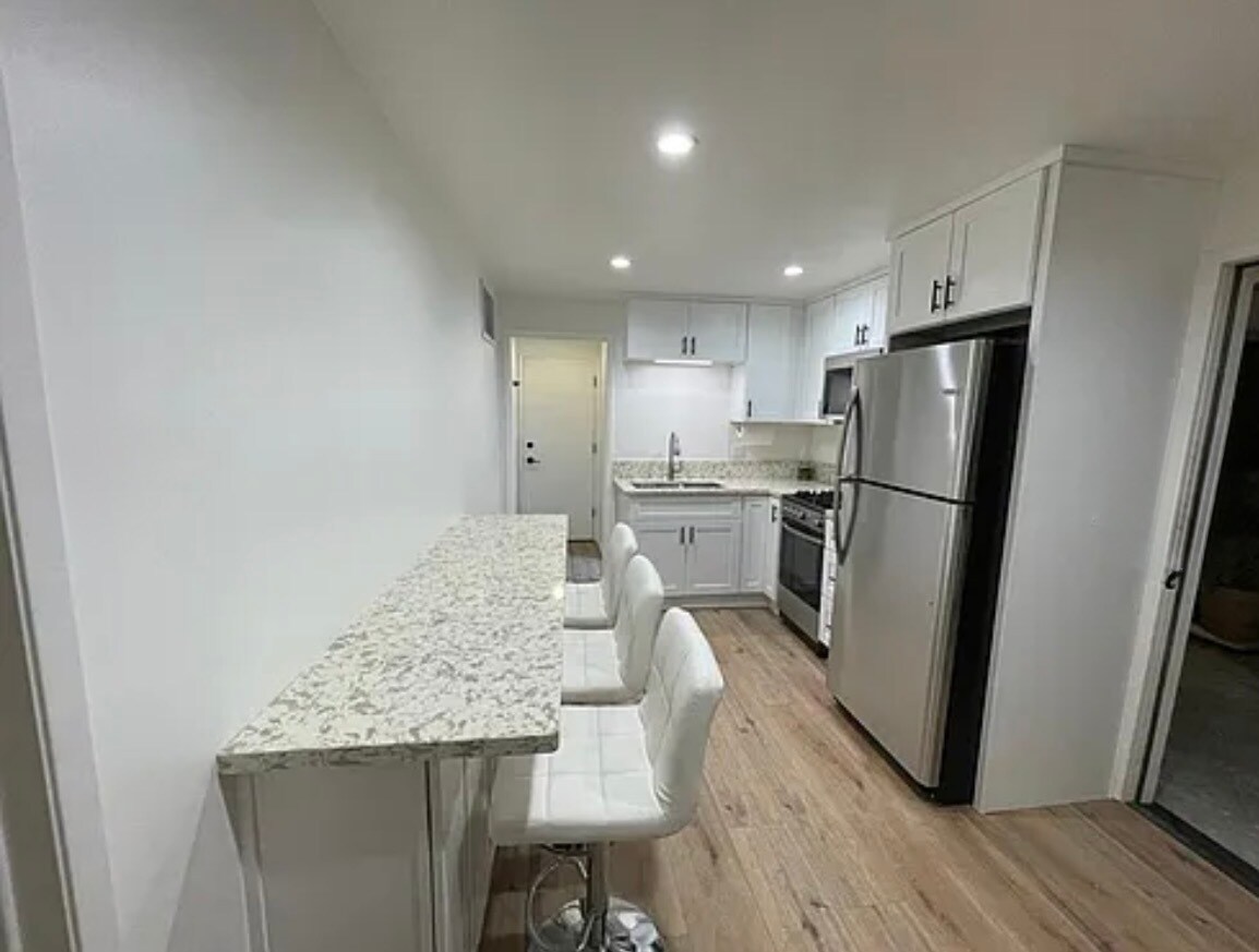 Building Photo - 22331 Vanowen St