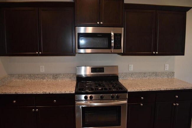 Building Photo - 610 Wood Crest Ave