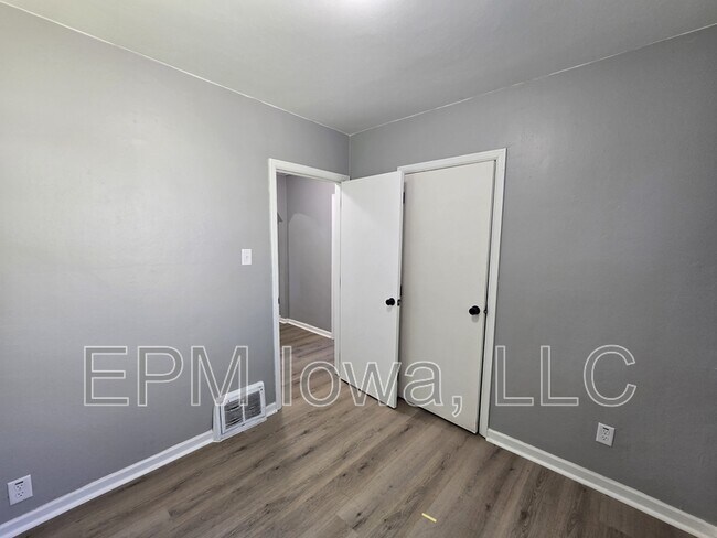 Building Photo - 2214 Idaho St