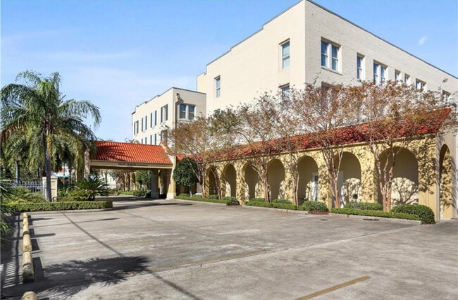 Building Photo - 1224 Saint Charles Ave