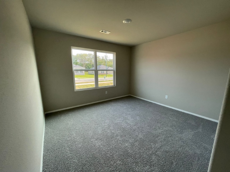 Building Photo - 1407 E Vangston Ct