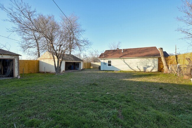 Building Photo - Cute 2BD/1BTH Home in the Heart of OKC Near OU Medical Center