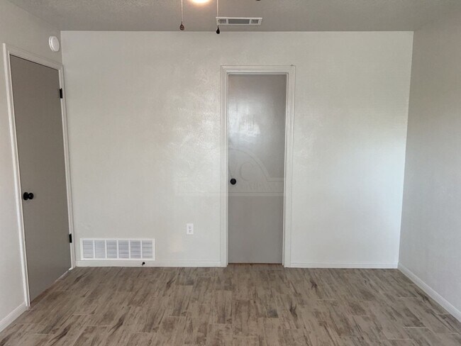 Building Photo - 1801 Hammond Dr