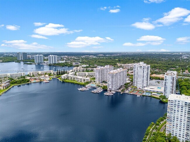 Building Photo - 18031 Biscayne Blvd