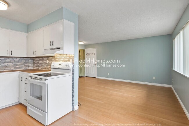 Building Photo - Well-Located Tigard Apartment – Cozy, Clea...
