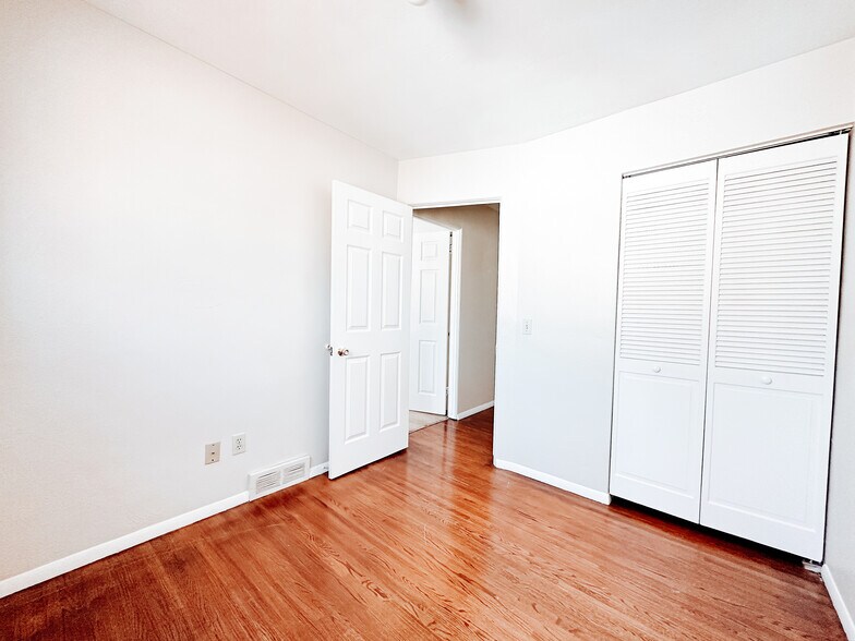 Building Photo - 3025 S Byrne Rd