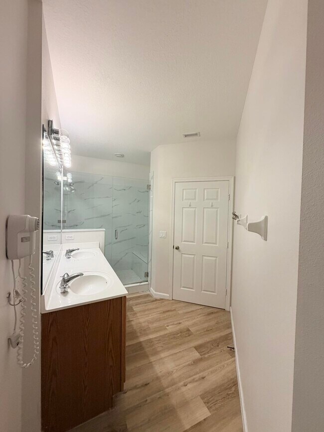 Building Photo - 8927 Sandshot Ct