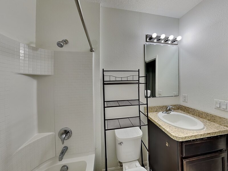 Building Photo - 3074 Brenton Manor Loop