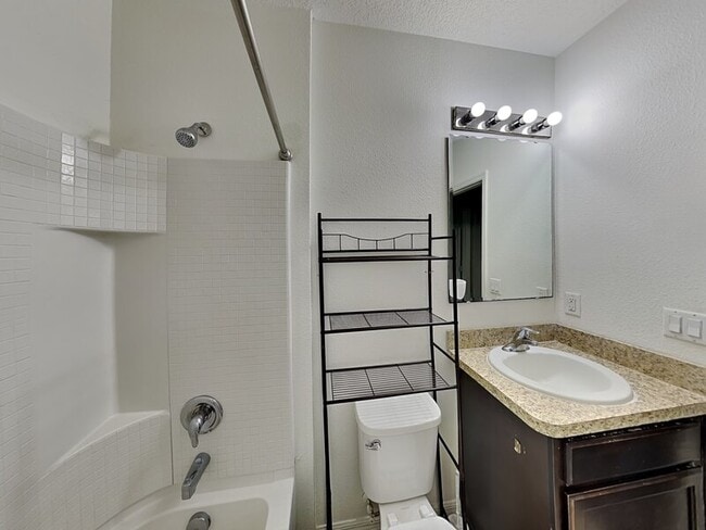 Building Photo - 3074 Brenton Manor Loop