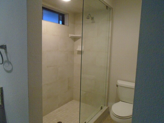 Building Photo - GORGEOUS IN THE OAKS !!!