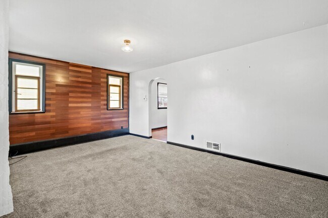 Building Photo - SCORE 50% OFF 1ST MONTH'S RENT IF SIGNED BY APRIL 3! Amazing 2 bedroom home in Clairton available...