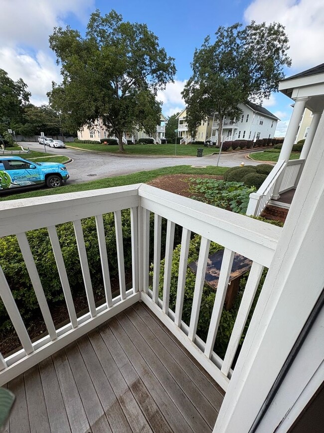 Building Photo - 3 Bedroom 2 Bath home  a few minutes from ...