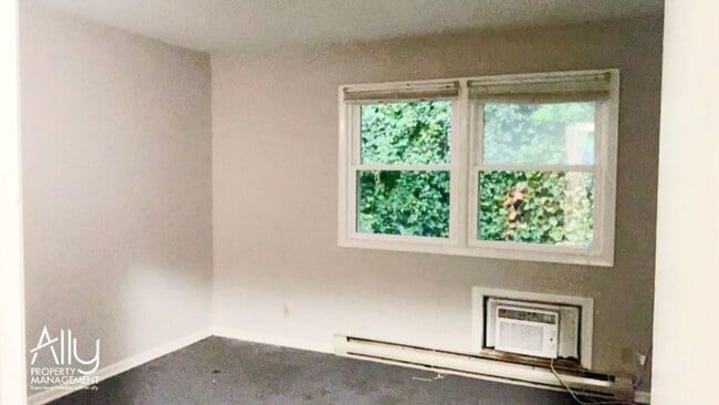 Building Photo - 122 Harmon St