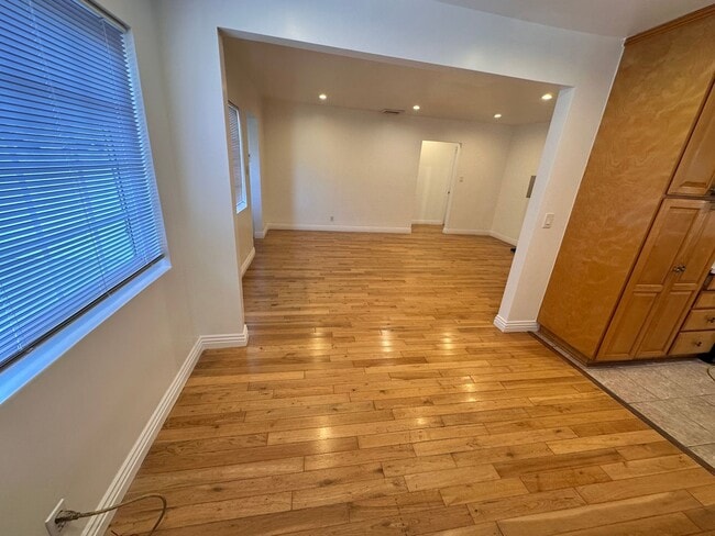 Building Photo - Front Home of Single Family Duplex in Gardena