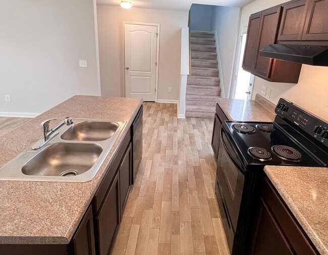 Building Photo - Gorgeous 3 bedroom, 2 1/2 bathroom two-sto...