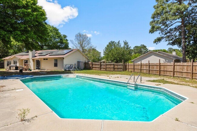 Building Photo - 425 Whirlaway Ct