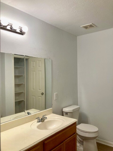 Building Photo - 1515 Thornhollow Dr