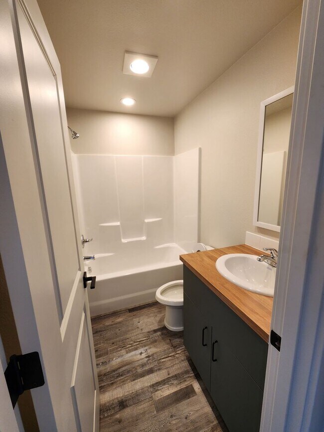 Building Photo - 3 Bedroom 2.5 Bath in Winlock