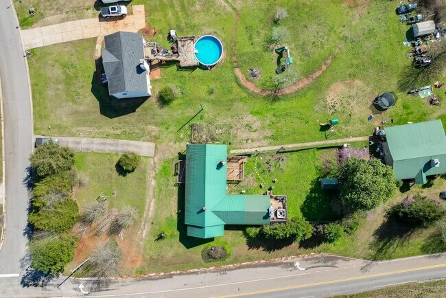 Building Photo - 1051 Gage Dr