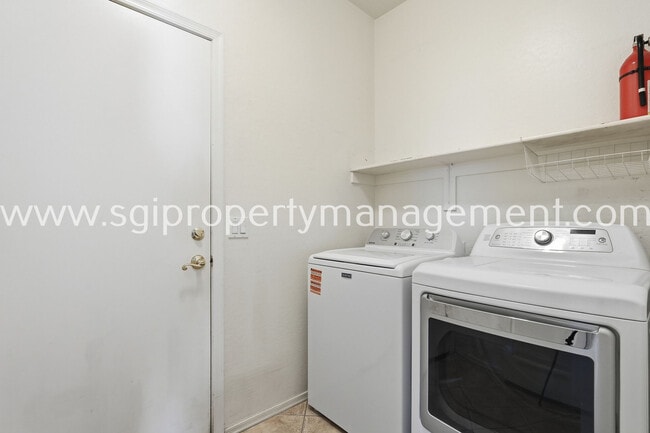 Building Photo - 12442 N 82nd Ln