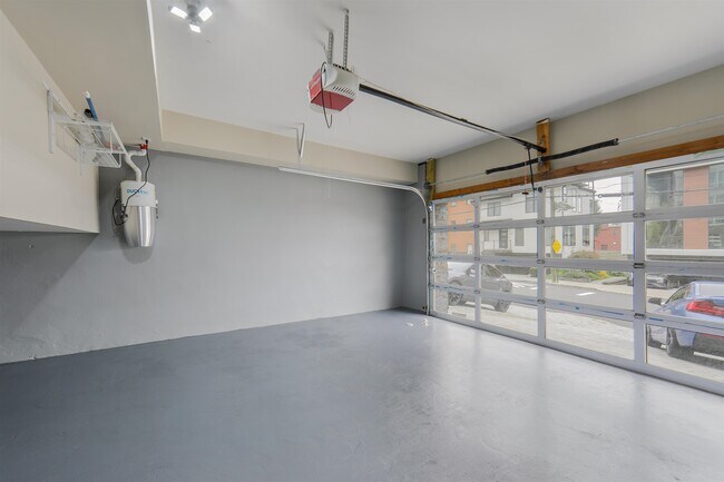 Building Photo - 760 Undercliff Ave